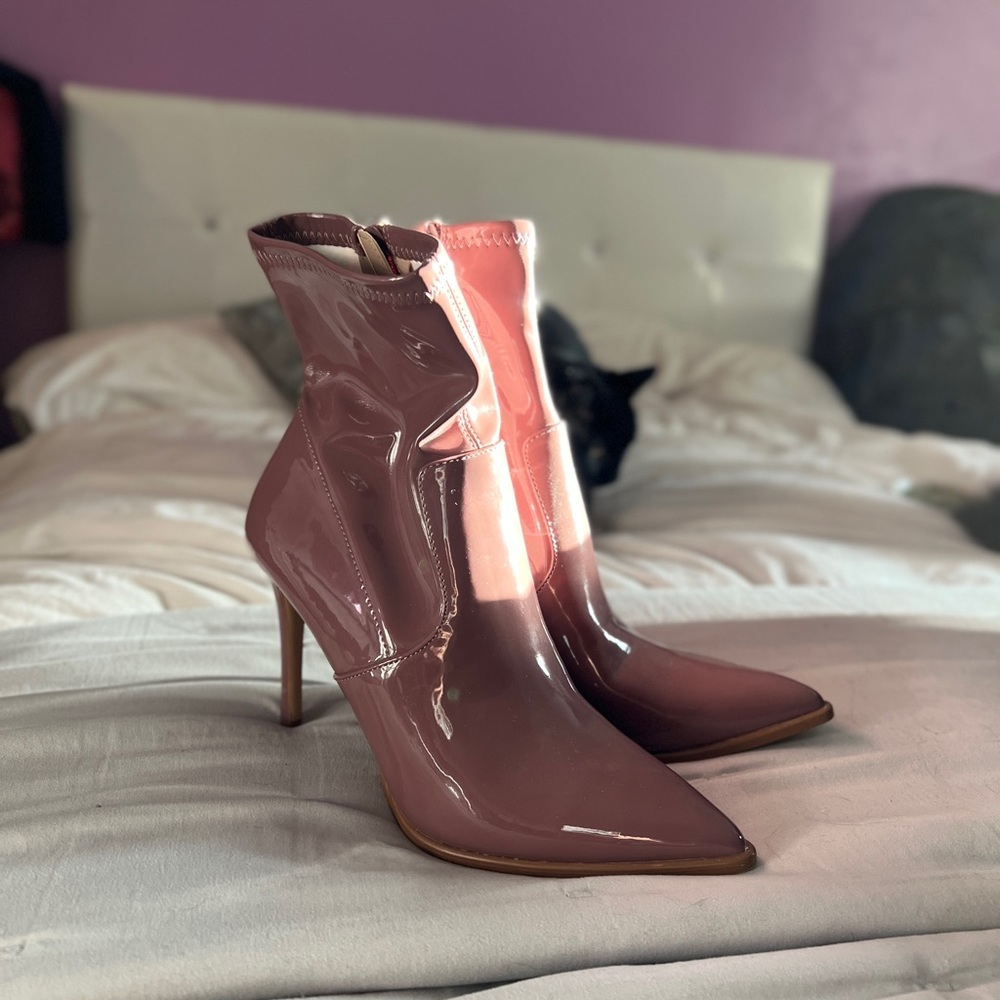 Heeled pink boots